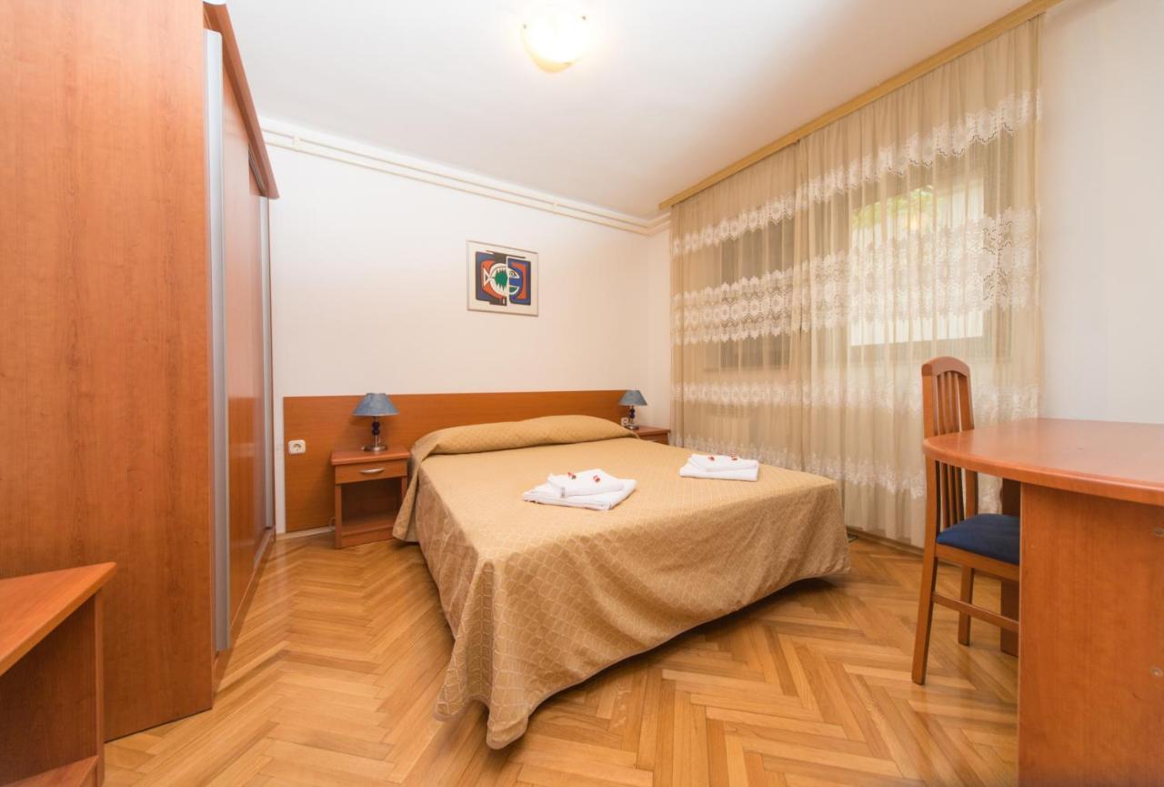 Holiday Apartment 50M From The Beach Pjescana Uvala Zewnętrze zdjęcie