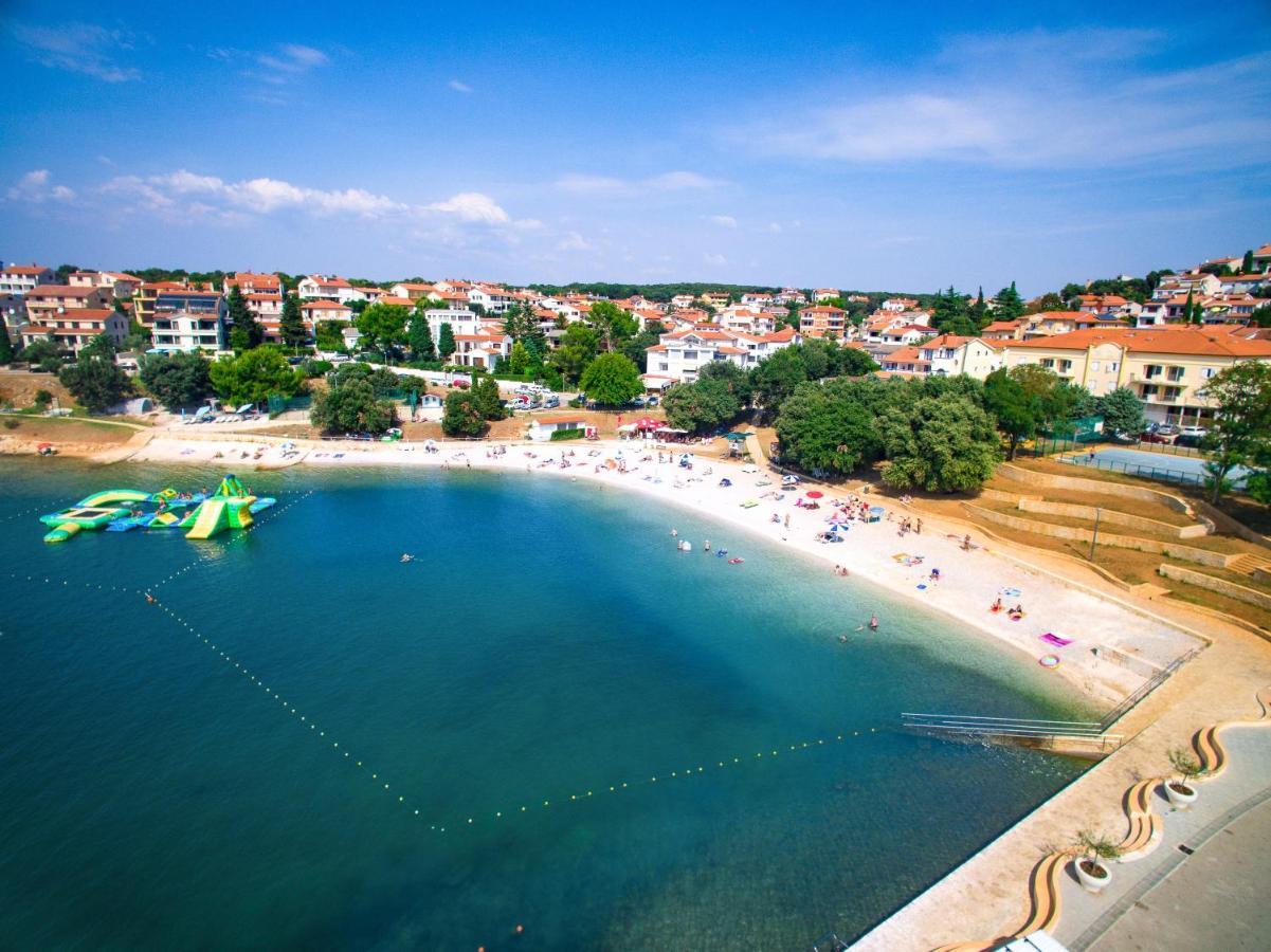 Holiday Apartment 50M From The Beach Pjescana Uvala Zewnętrze zdjęcie