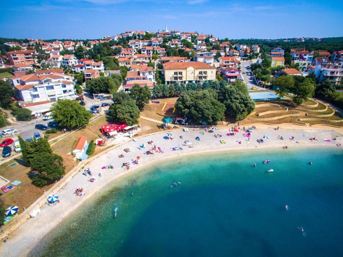 Holiday Apartment 50M From The Beach Pjescana Uvala Zewnętrze zdjęcie