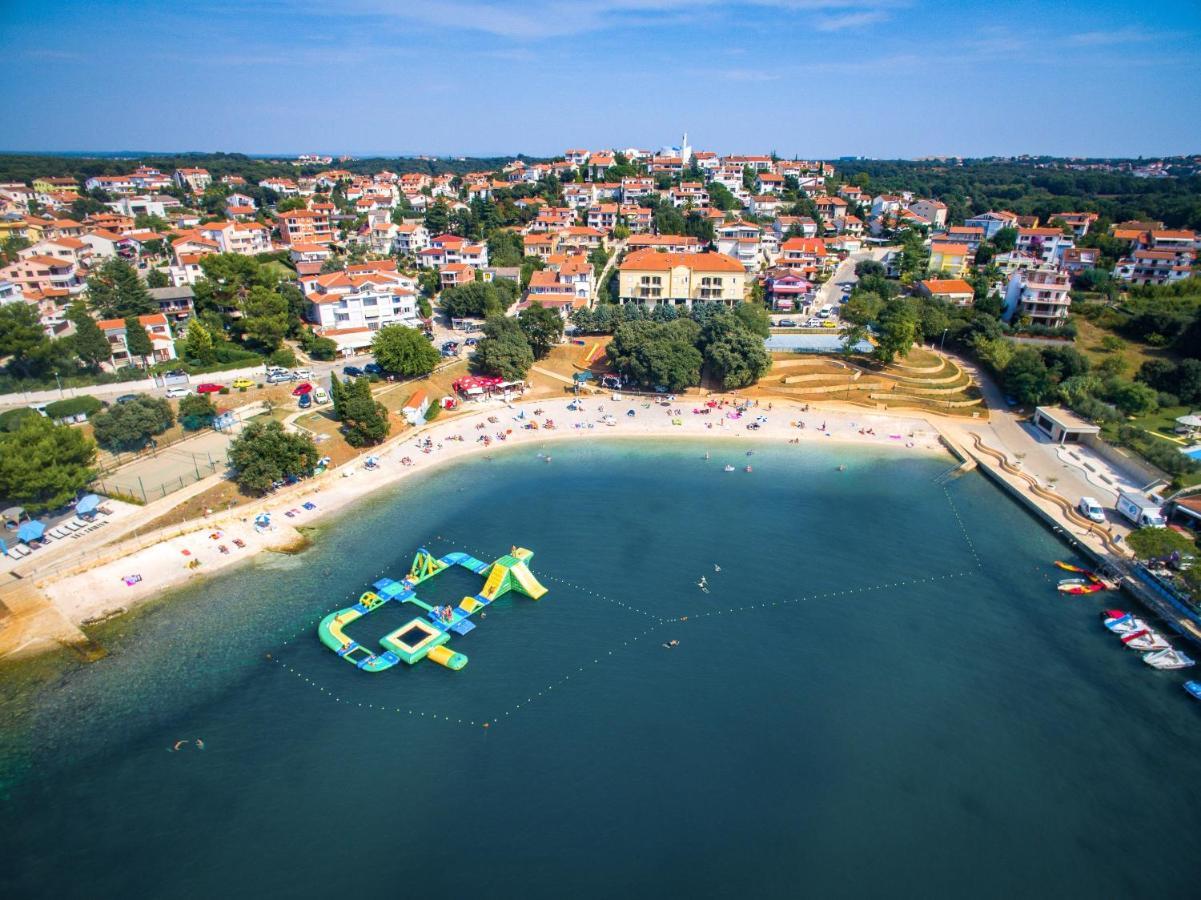 Holiday Apartment 50M From The Beach Pjescana Uvala Zewnętrze zdjęcie