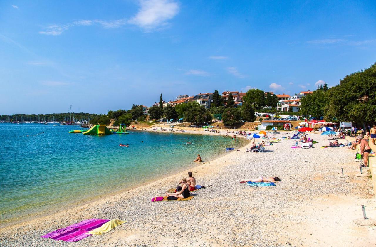 Holiday Apartment 50M From The Beach Pjescana Uvala Zewnętrze zdjęcie