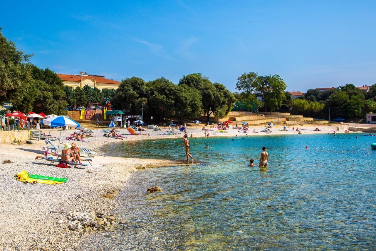 Holiday Apartment 50M From The Beach Pjescana Uvala Zewnętrze zdjęcie
