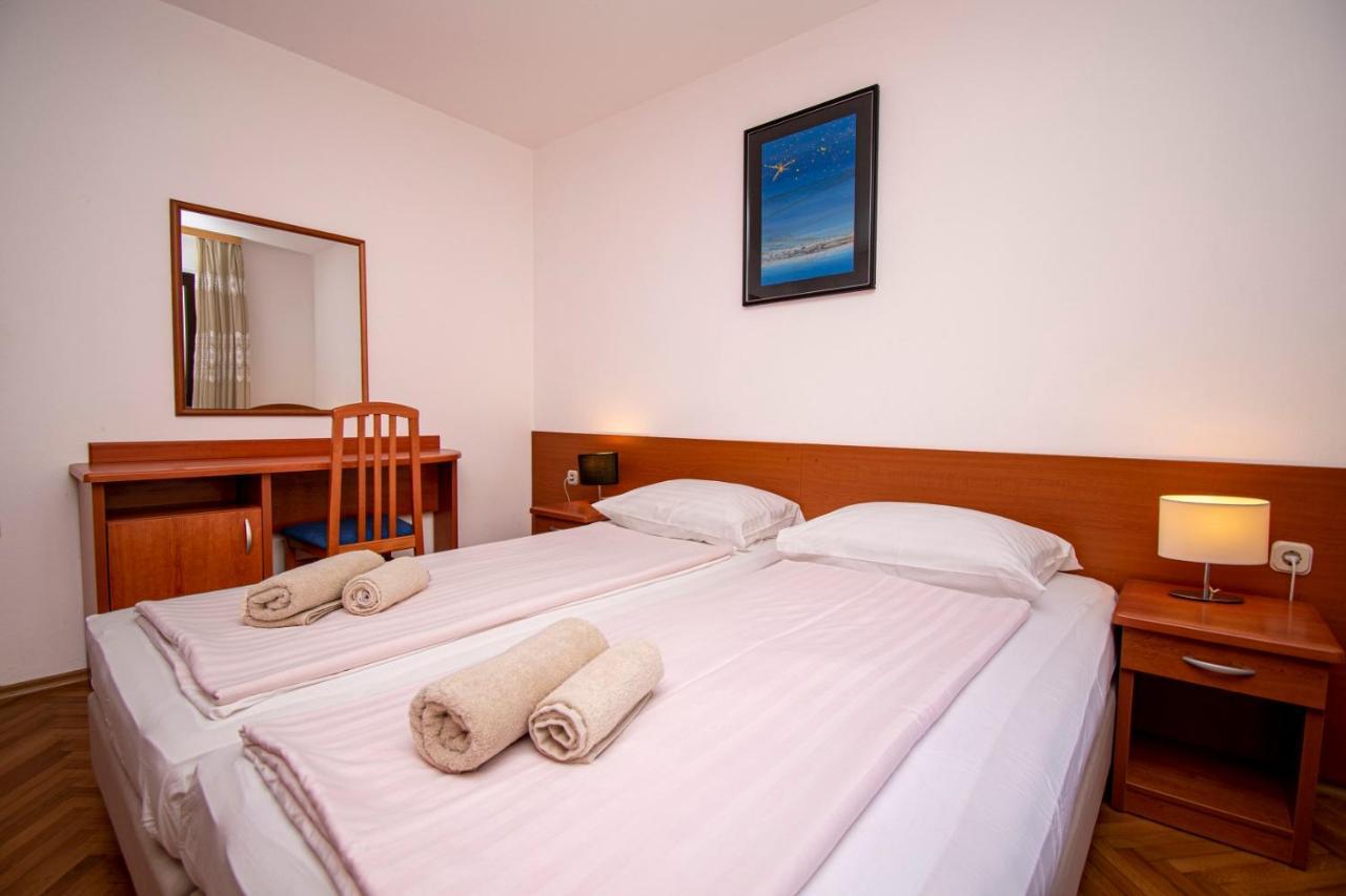Holiday Apartment 50M From The Beach Pjescana Uvala Zewnętrze zdjęcie