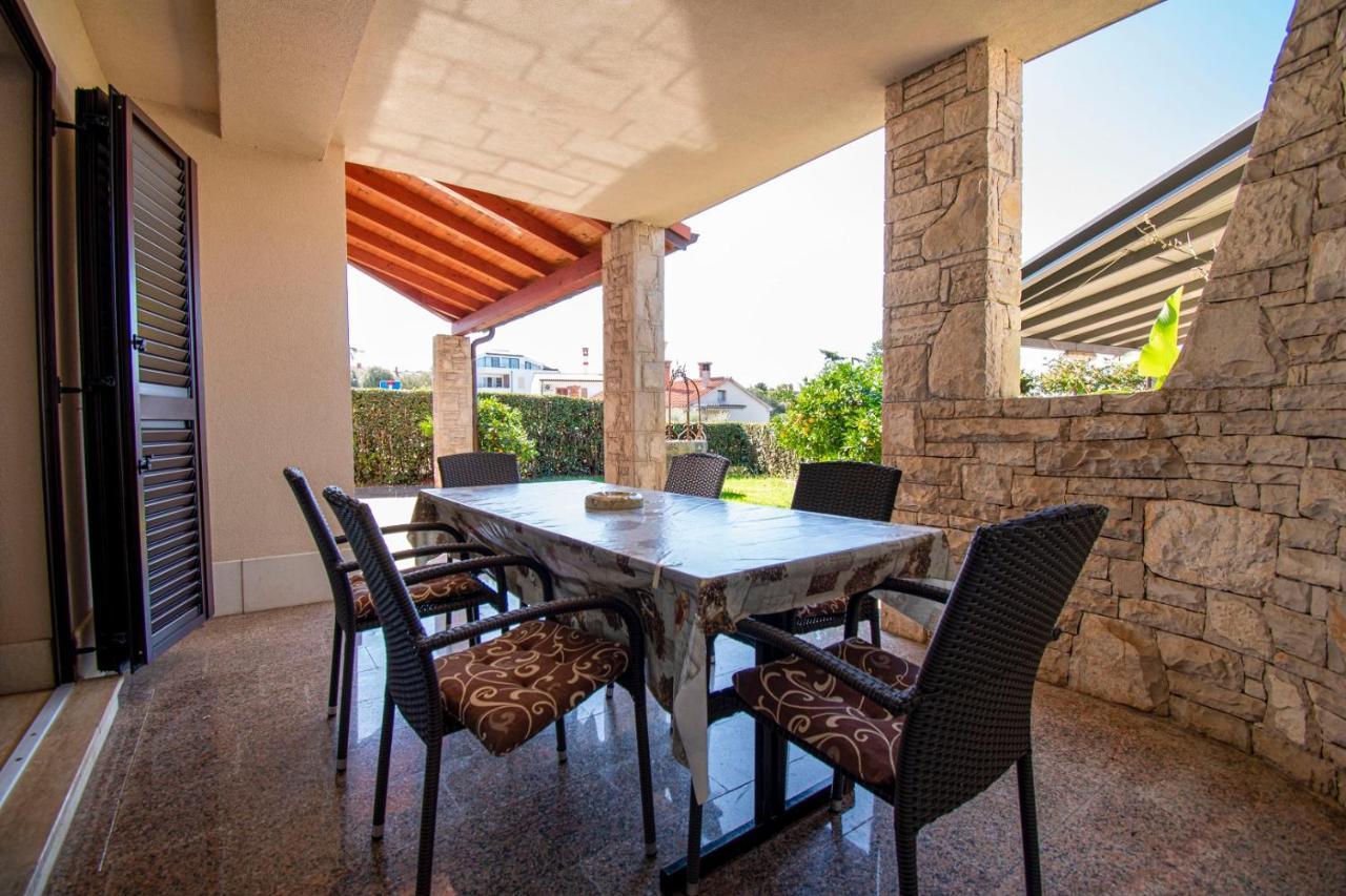 Holiday Apartment 50M From The Beach Pjescana Uvala Zewnętrze zdjęcie