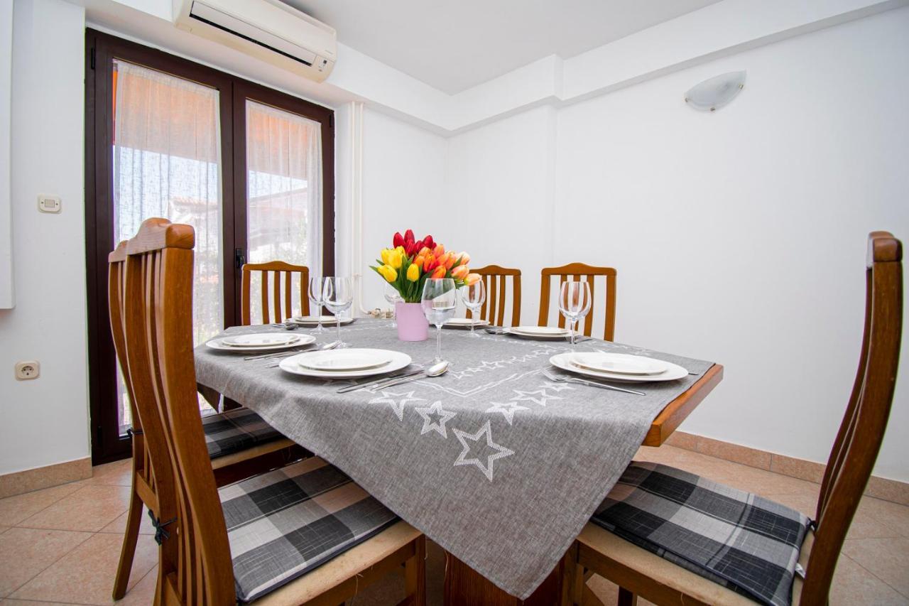 Holiday Apartment 50M From The Beach Pjescana Uvala Zewnętrze zdjęcie