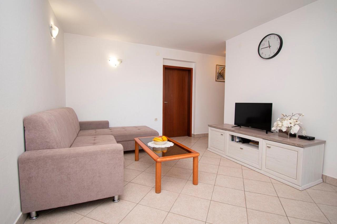 Holiday Apartment 50M From The Beach Pjescana Uvala Zewnętrze zdjęcie