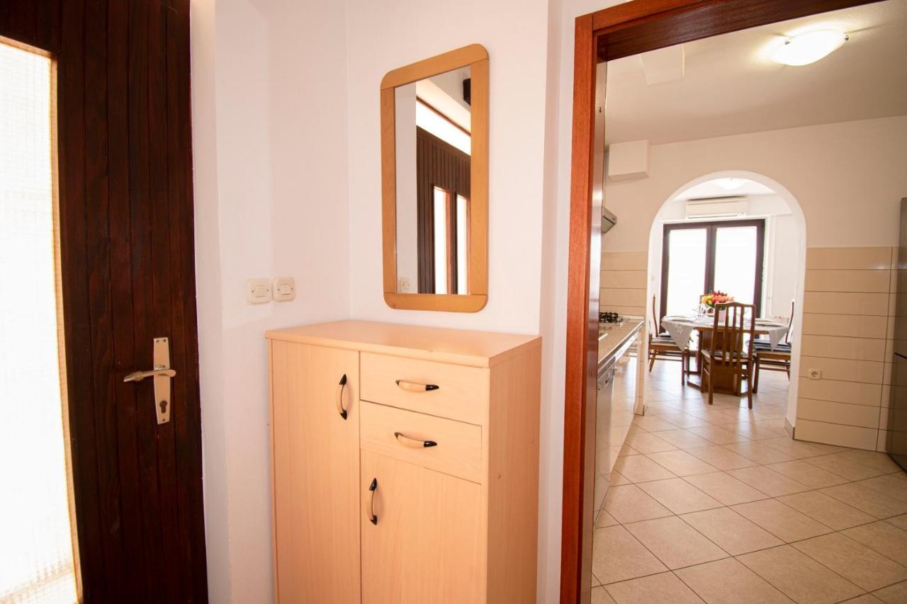 Holiday Apartment 50M From The Beach Pjescana Uvala Zewnętrze zdjęcie