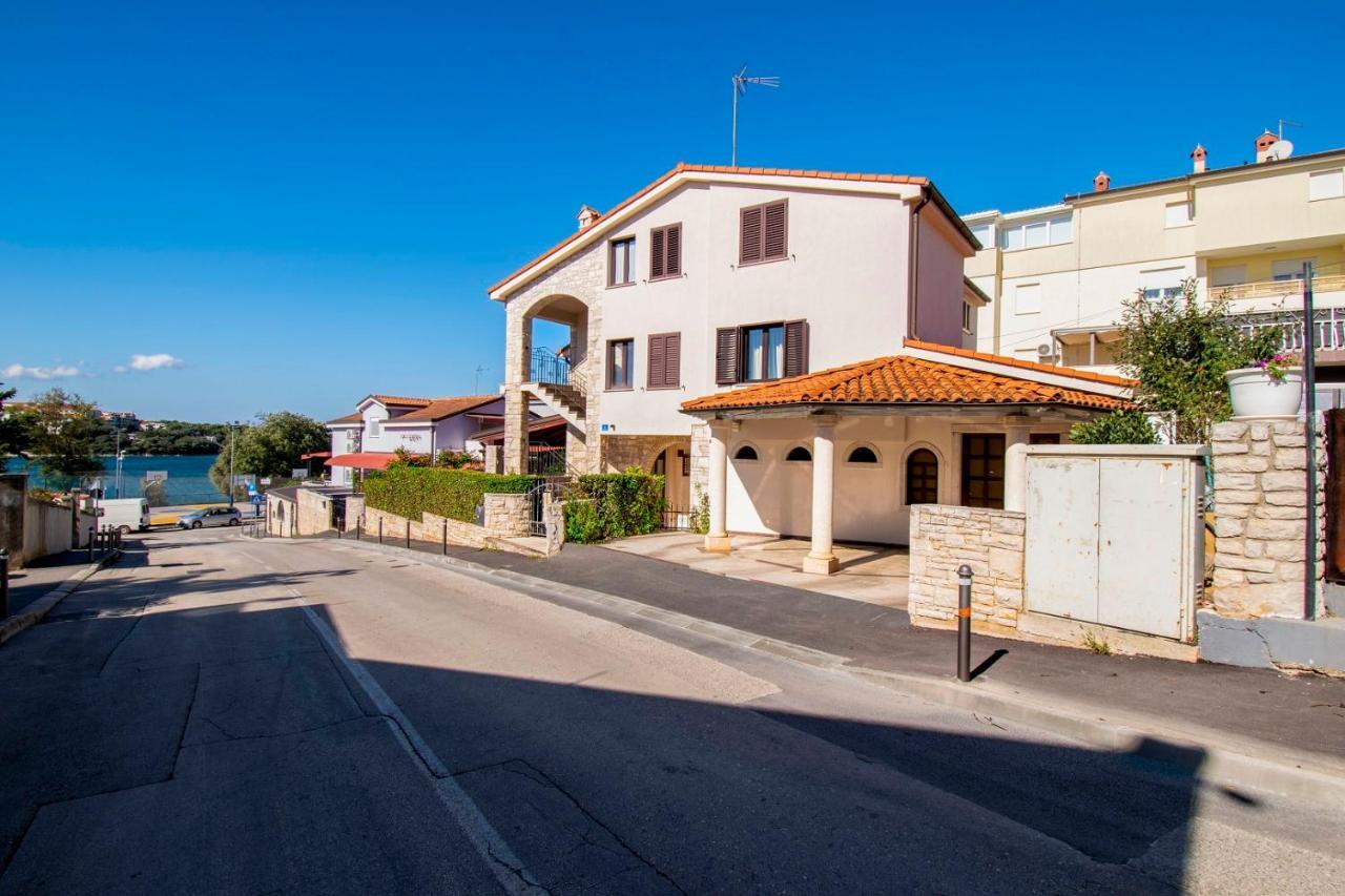Holiday Apartment 50M From The Beach Pjescana Uvala Zewnętrze zdjęcie
