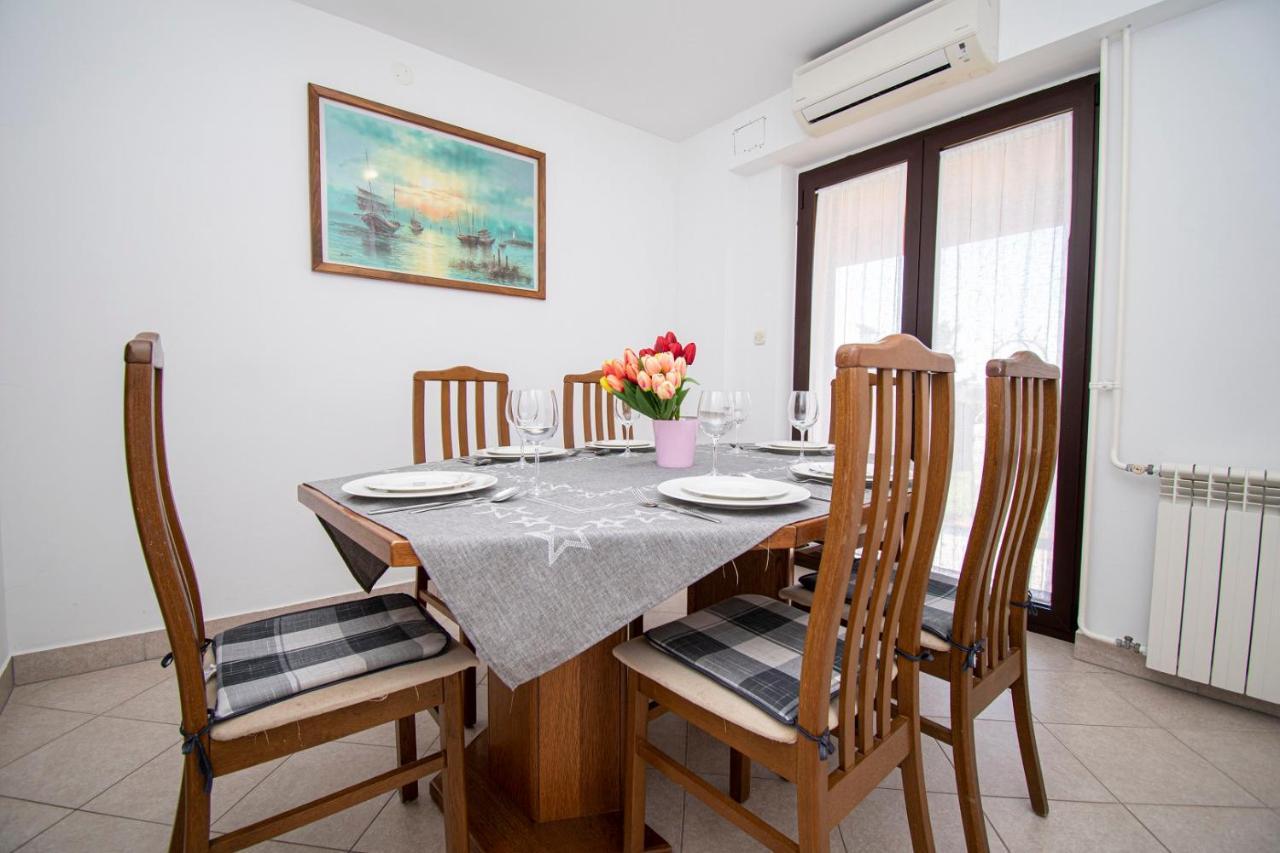 Holiday Apartment 50M From The Beach Pjescana Uvala Zewnętrze zdjęcie