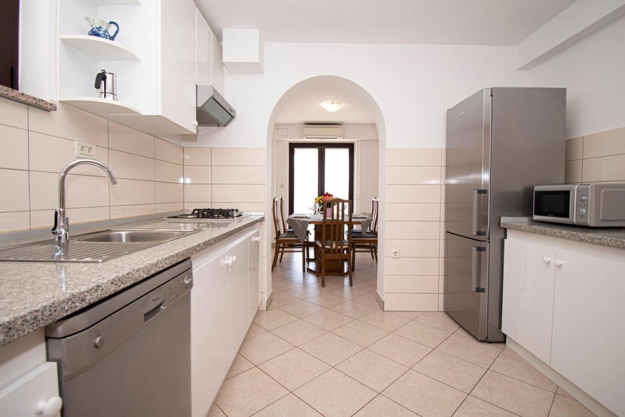 Holiday Apartment 50M From The Beach Pjescana Uvala Zewnętrze zdjęcie