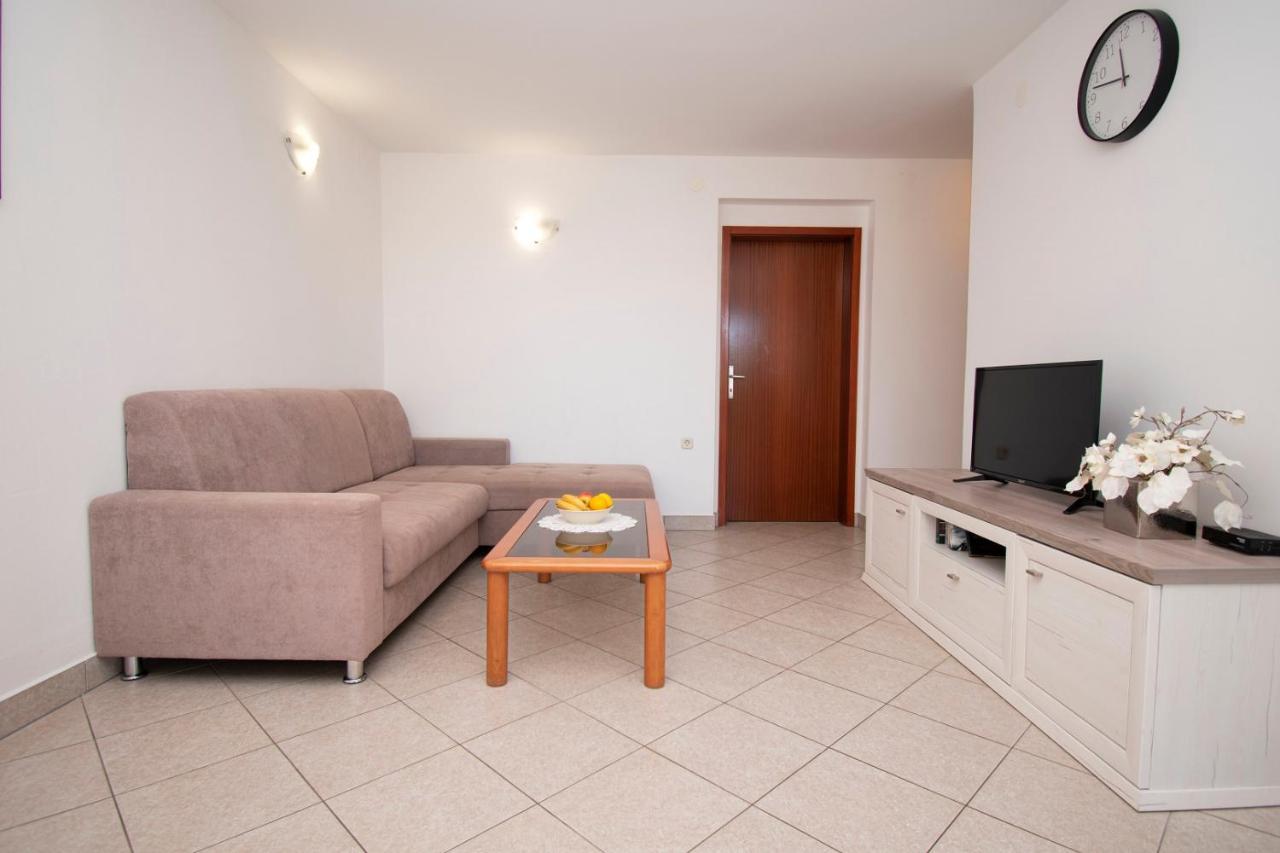 Holiday Apartment 50M From The Beach Pjescana Uvala Zewnętrze zdjęcie